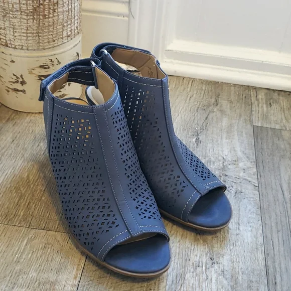 Naturalizer Tolan Sandal - Picture 9 of 14